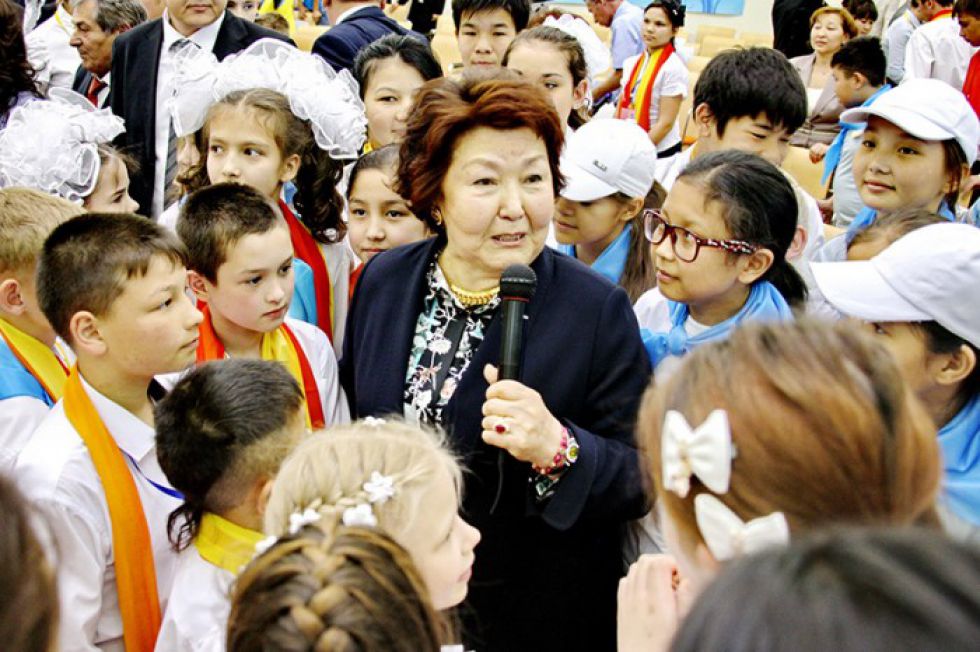Продавала ли Сара Назарбаева детей иностранцам?