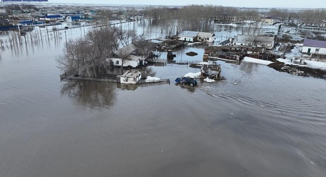 Казахстанские селы уходят под воду: Метеорологи предупреждали властей