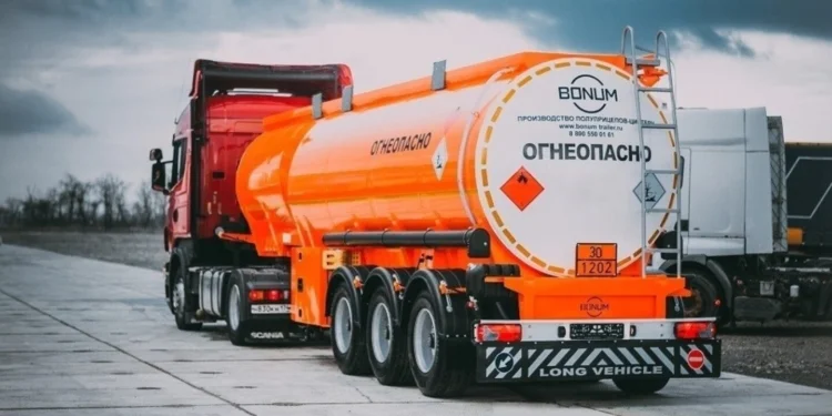 Десятки тысяч литров бензина пытались незаконно вывезти из Казахстана