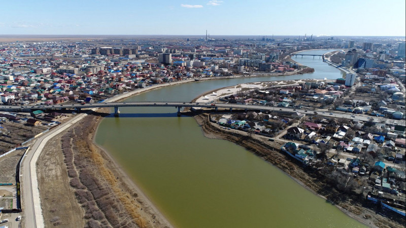 Паводки в Казахстане: уровень воды в реке Урал в Атырауской области продолжает расти