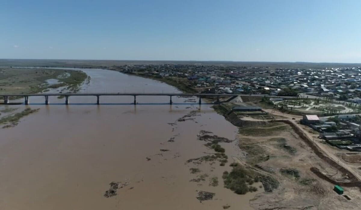 Уровень воды в реке Урал достиг критической отметки в Атырауской области