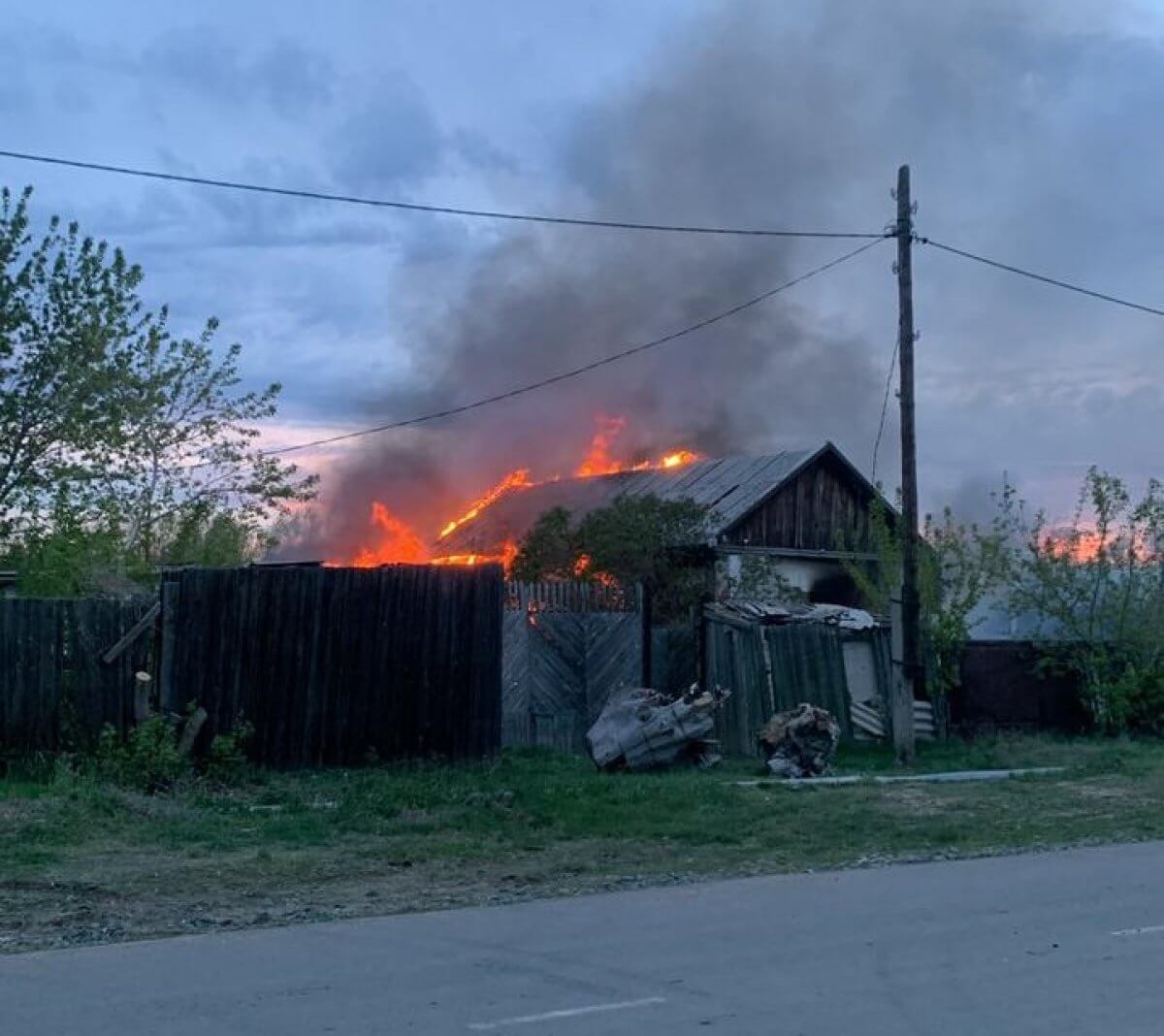 Павлодар облысында өртенген үйден ер адамның мәйіті табылды