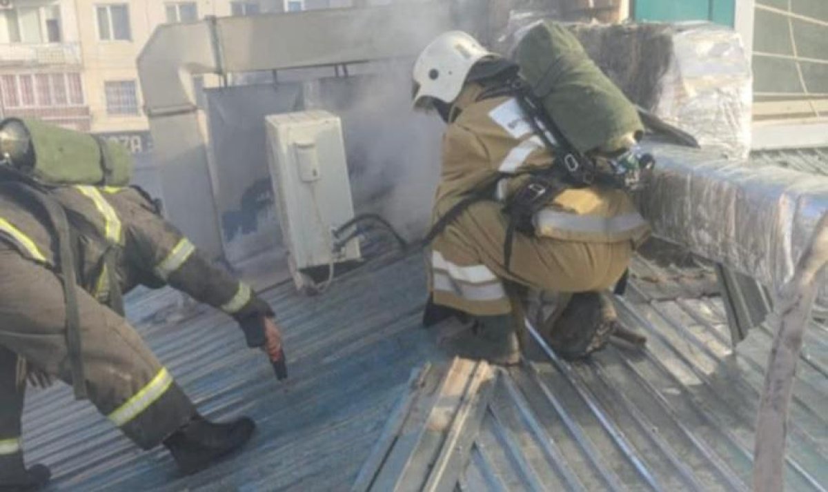 14 человек эвакуировали при пожаре в кафе в Кызылорде