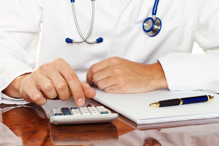 Деньги на страховку врача заложат в тариф: Подорожает ли ОСМС?