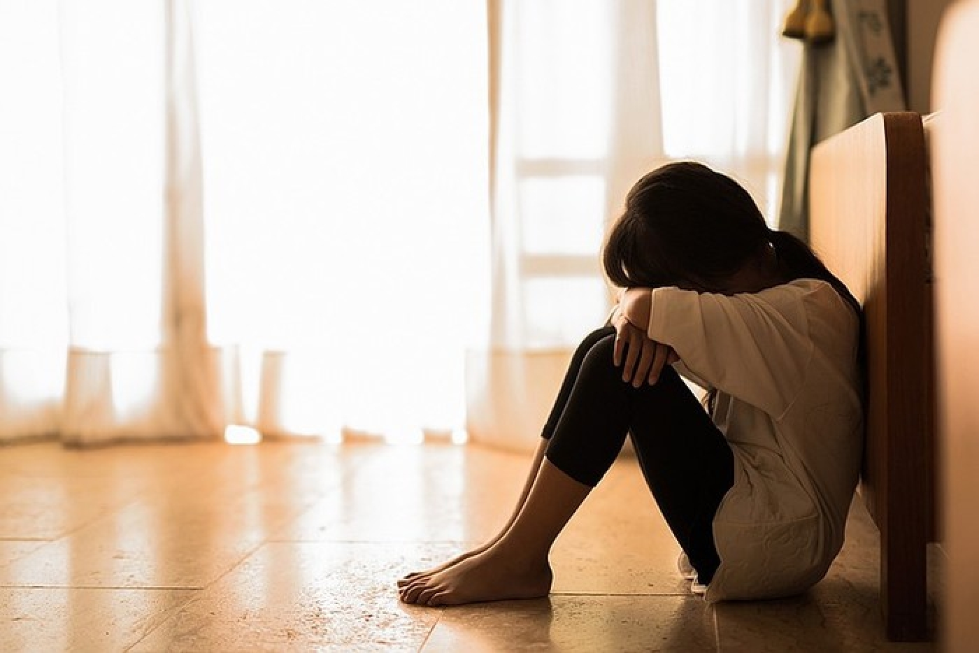 Девушка совершила суицид рядом с тюрьмой в Костанае