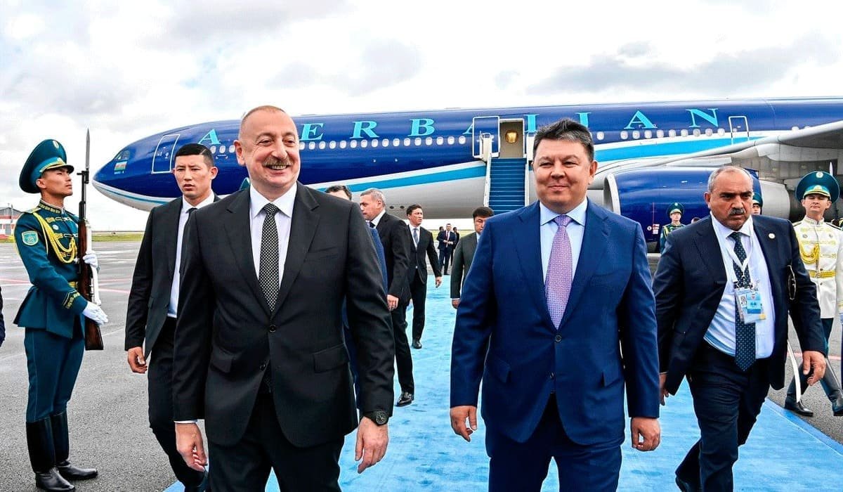 Президент Азербайджана прилетел в Астану