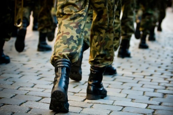 Офицер заложил в ломбард дорогостоящие приборы из воинской части в Семее