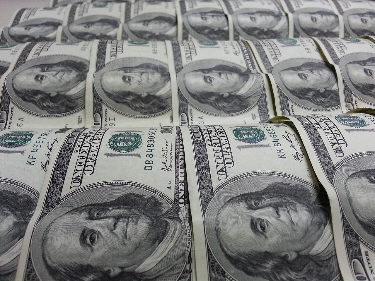 Доллар вырос почти на 4 тенге в Казахстане