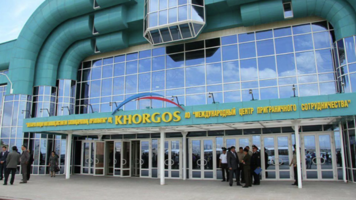 «По ошибке сотрудника»: Груз иностранных предпринимателей застрял в Казахстане