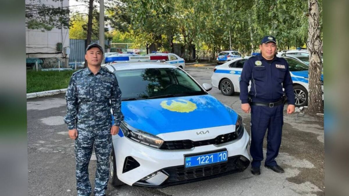 Отбасындағы 8-ші бала: Толғағы қысқан әйелді полицейлер перзентханаға жедел жеткізді 